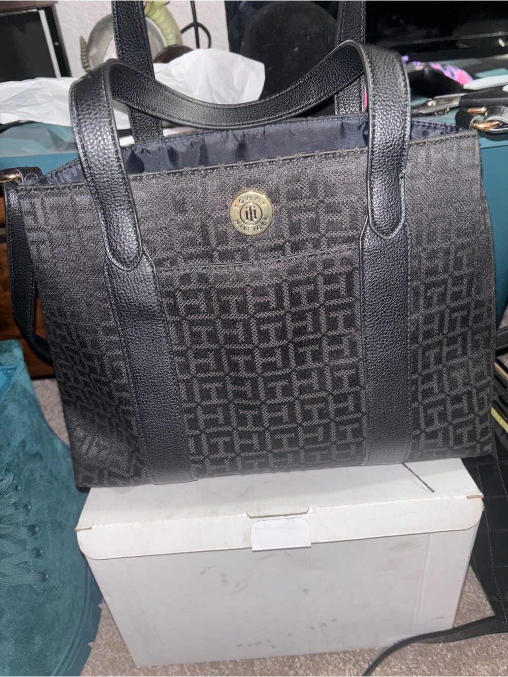 Tommy Hilfiger tote bag geometry pattern womenโs bag